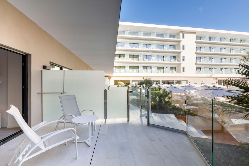 Junior Suite, Terrace, Poolside (Single Use)