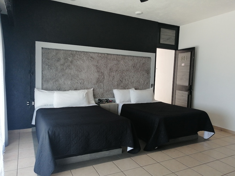 Standard Room, 2 Double Beds, Non Smoking - Photo 6
