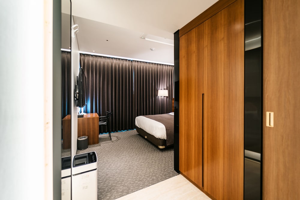 Superior Double Room, 1 King Bed, Non Smoking, City View