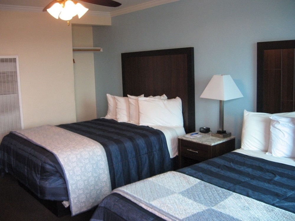 Standard Room, 2 Queen Beds photo 1