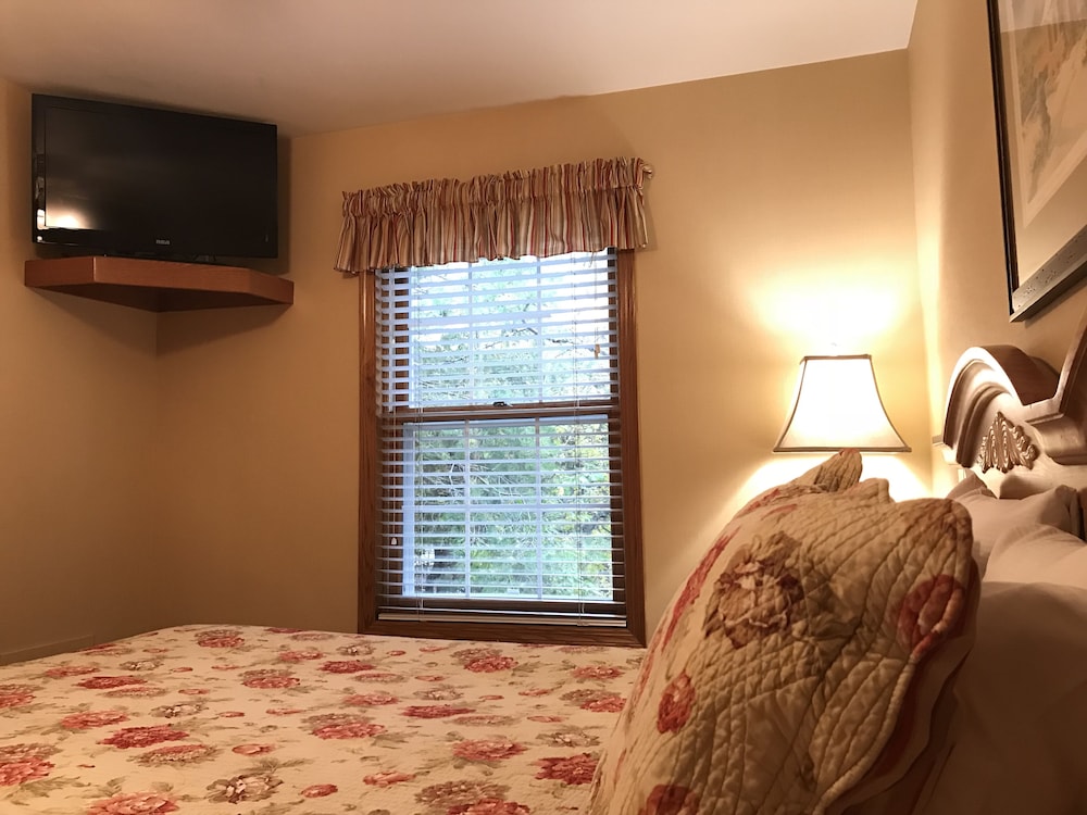King Suite, Partial Harbor View Room on Second Floor only photo 3