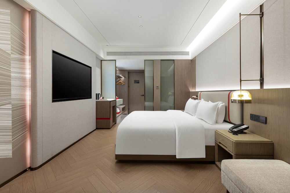 Deluxe Room, 1 King Bed, Non Smoking
