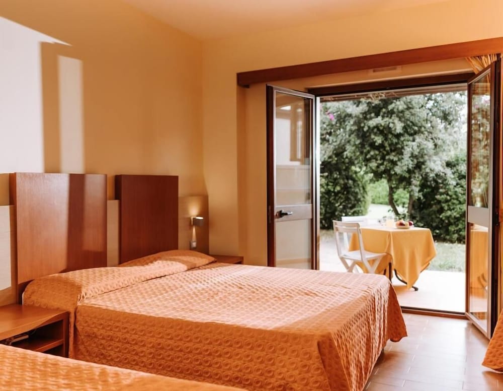 Panoramic Quadruple Room photo 3