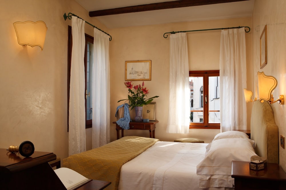 Classic Double or Twin Room photo 2