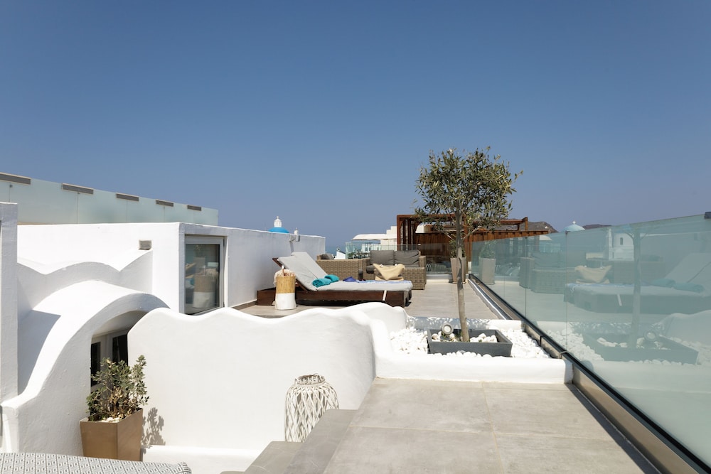 Deluxe Seaview Suite - Photo 4