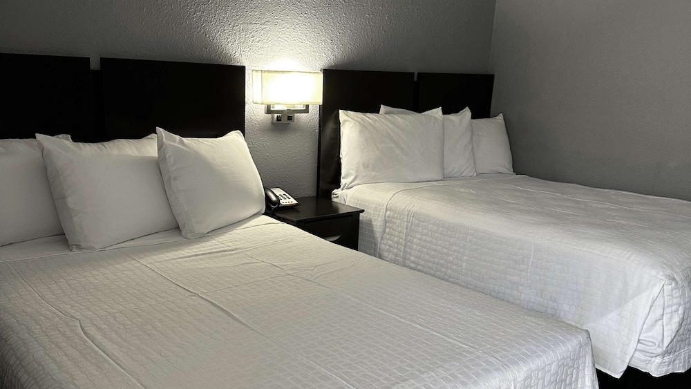 Room, 2 Double Beds, Smoking - Photo 5