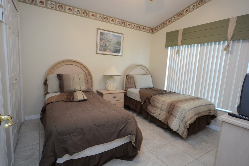 House (4706 4-Bed Disney Area Pool Home*Spa )