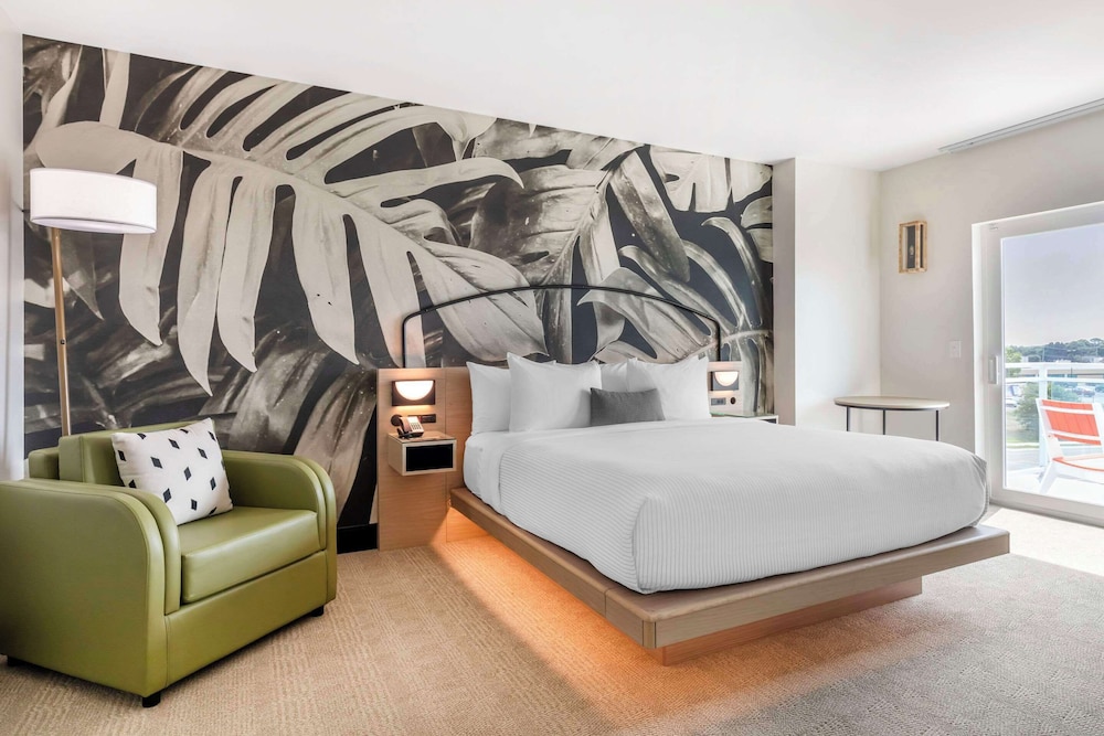 Suite, 1 King Bed with Sofa bed, Non Smoking, Balcony