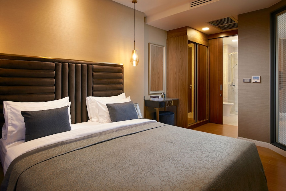 Deluxe Suite, Urban view - Photo 1