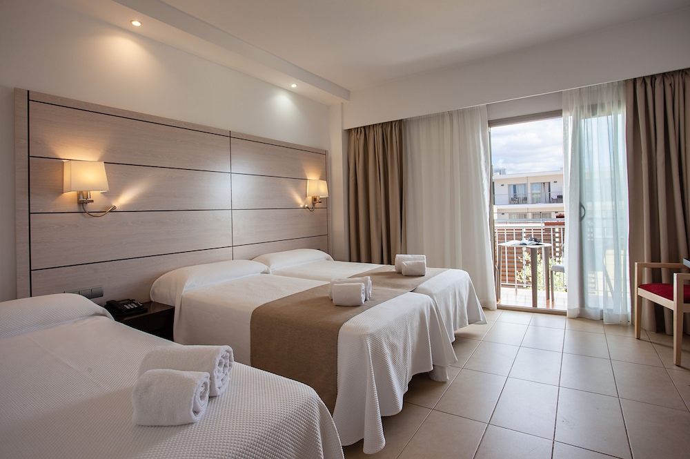 Triple Room, Balcony - Photo 1