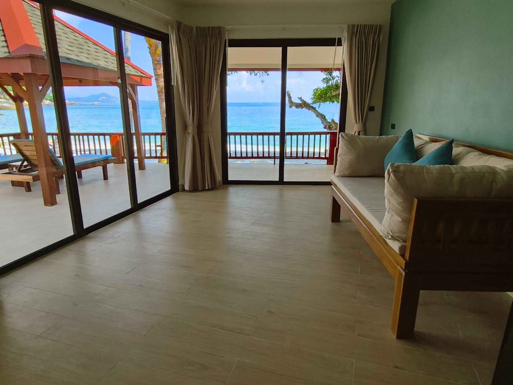 Beachfront Suite - Photo 9