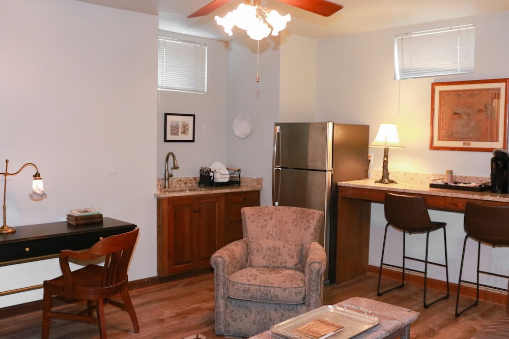 Twin City Suites photo 3