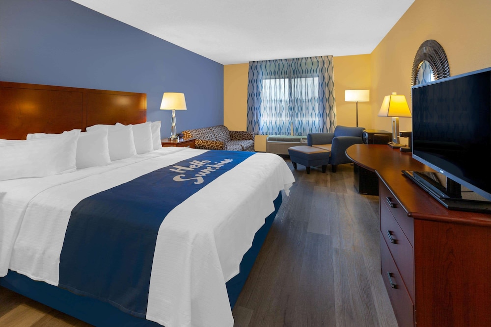 Room, 1 King Bed, Non Smoking - Photo 1