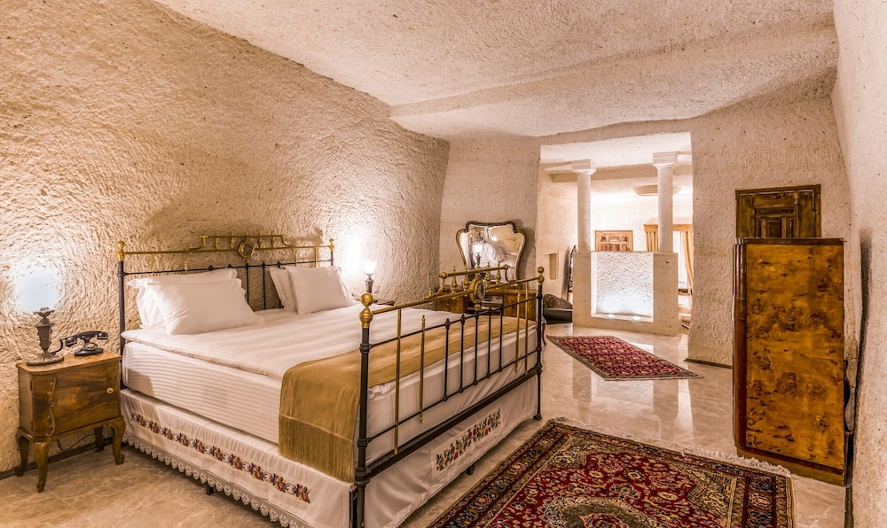 Honeymoon Cave Suites photo 1