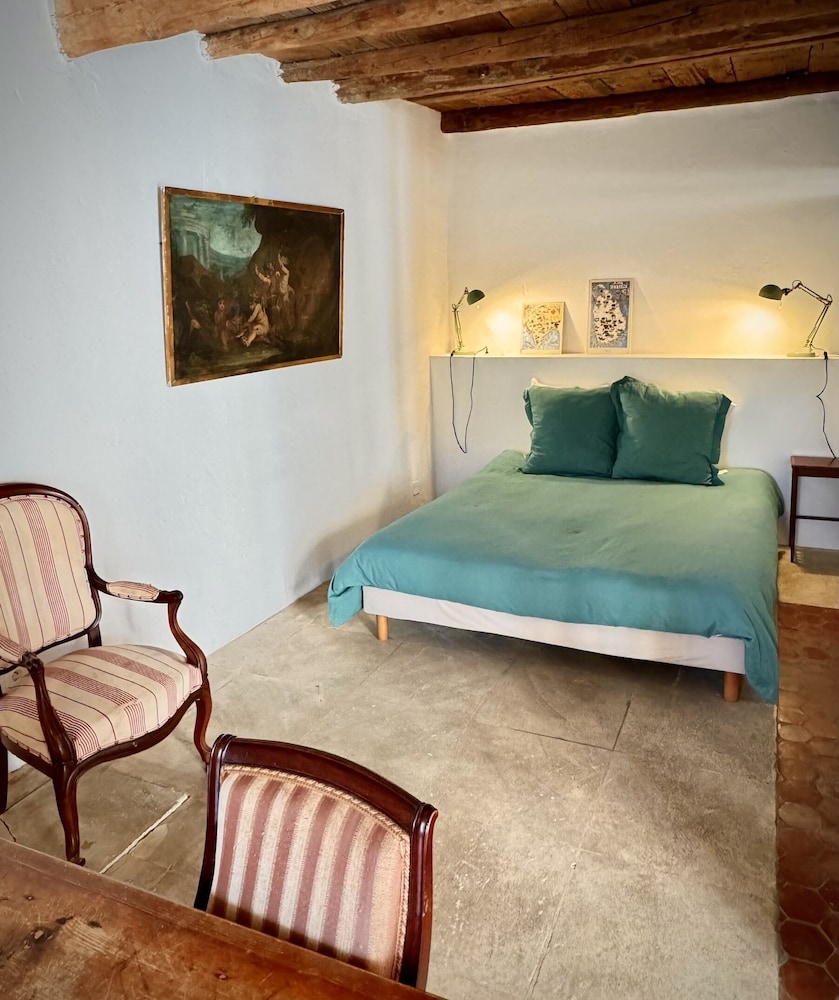 Comfort Apartment, Ensuite, Courtyard View
