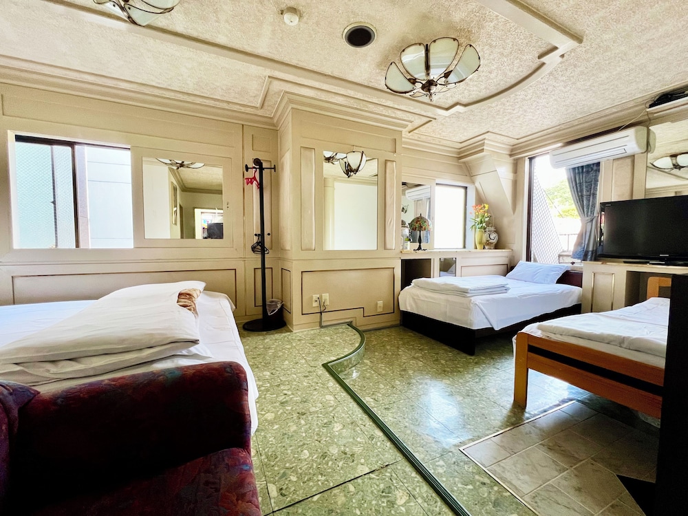 Economy Quadruple Room, Multiple Beds, Non Smoking, Private Bathroom