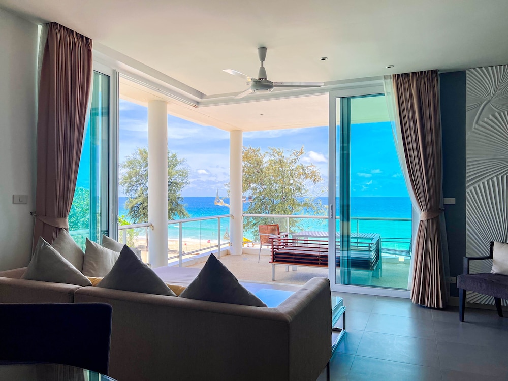 Family Two-Bedroom Beachfront Residence. - Photo 1
