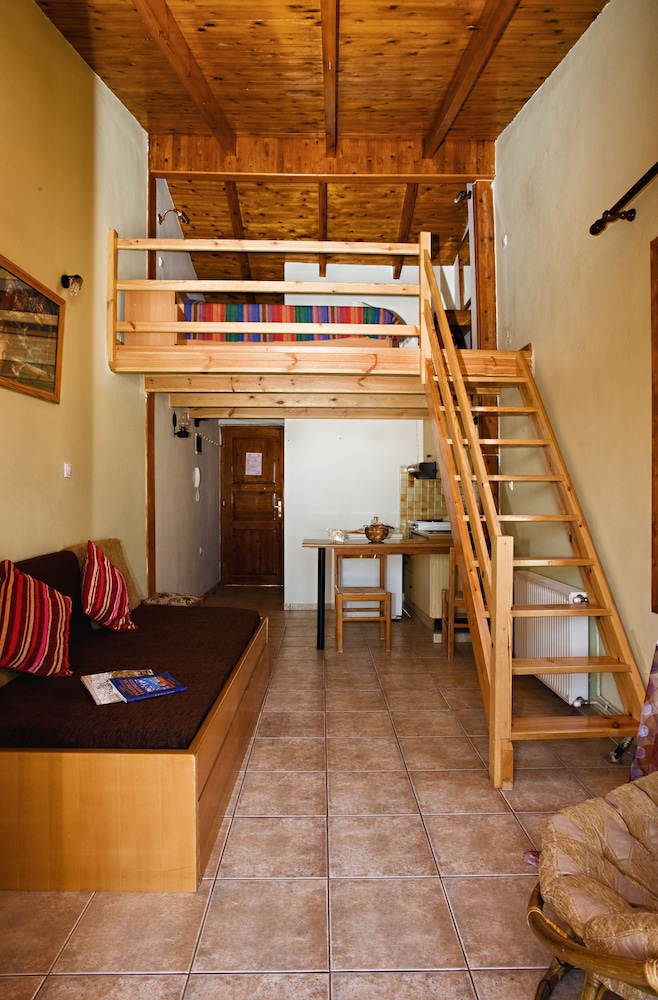 Traditional Apartment, 1 Queen Bed, Balcony, Mezzanine