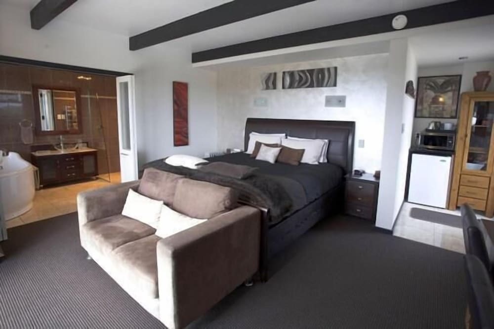 Deluxe Suite, 1 King Bed, Sea View, Sea Facing