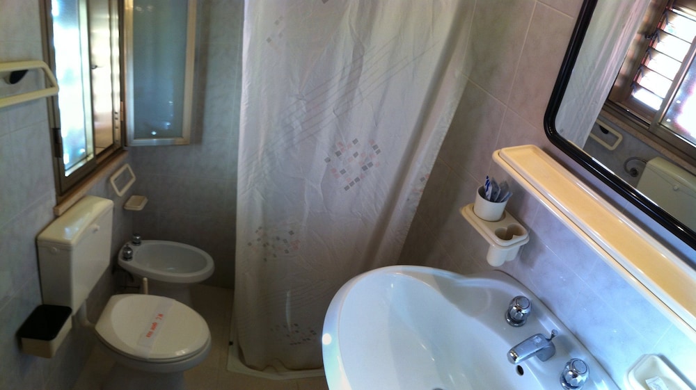 Triple Room, Ensuite - Photo 3