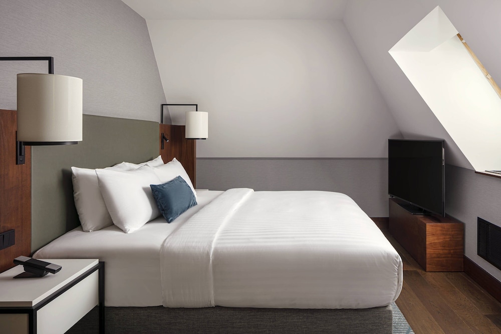 Club Suite, 1 Bedroom, Smoking, Balcony