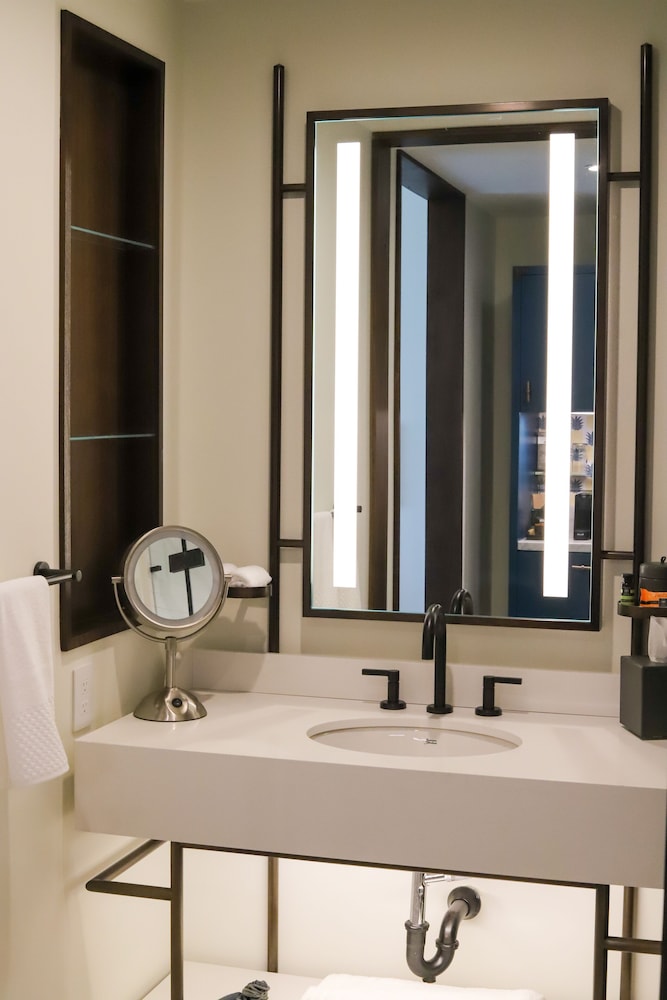 Suite, 1 Bedroom, Accessible (Hearing) - Photo 4