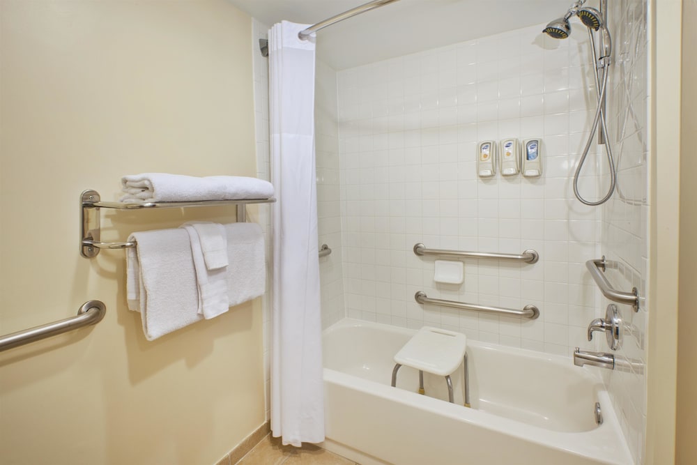 Standard Room, 1 King Bed, Accessible, Non Smoking - Photo 5