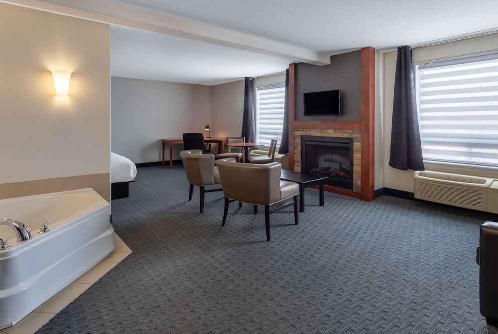 Upgraded, Suite, 1 King Bed with Sofa bed, Non Smoking - Photo 2