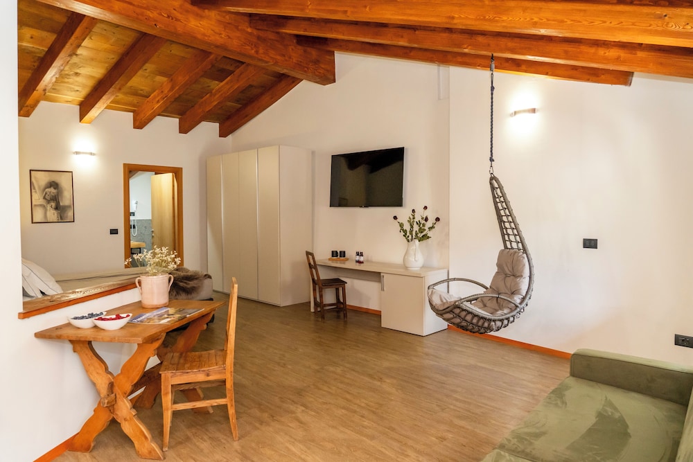 Superior Quadruple Room, Courtyard View photo 2