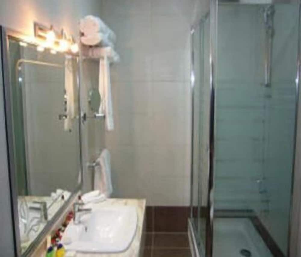 Basic Triple Room