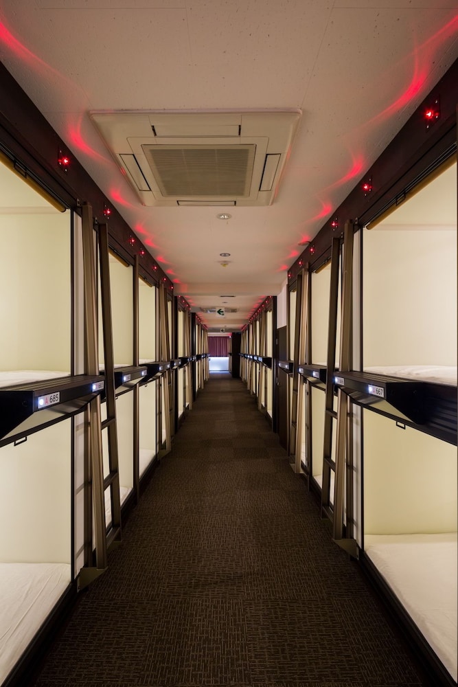 Standard (Men's Floor) photo 2