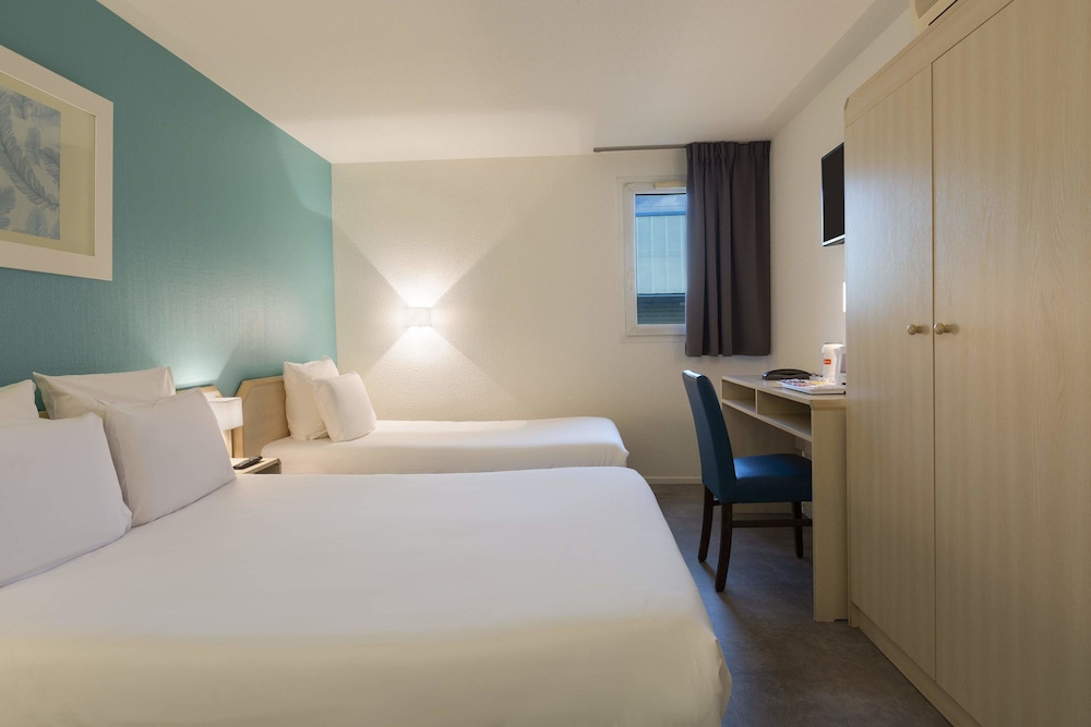 Family Room, 1 double bed and 2 twin beds - Photo 3
