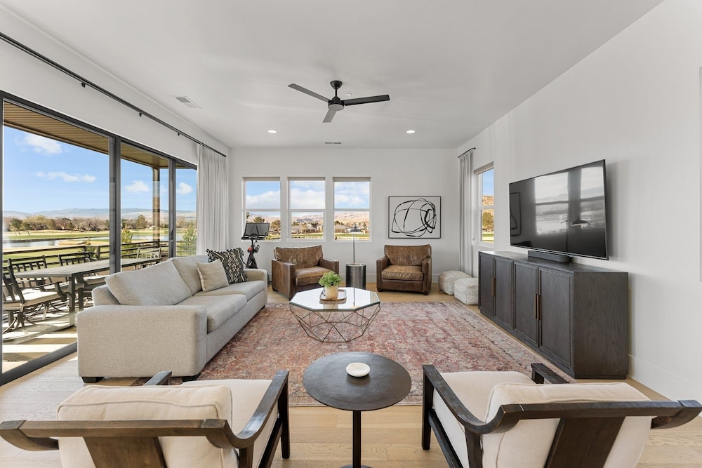 Condo, 3 Bedrooms
