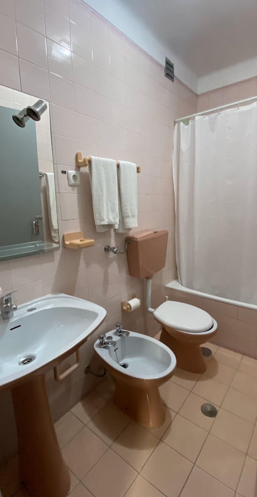 Classic Triple Room, Shared Bathroom (Royale) photo 3