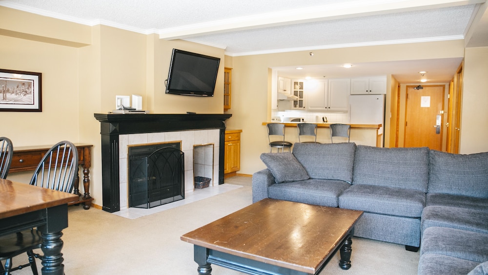 Suite 203, Two Bedrooms, Silver
