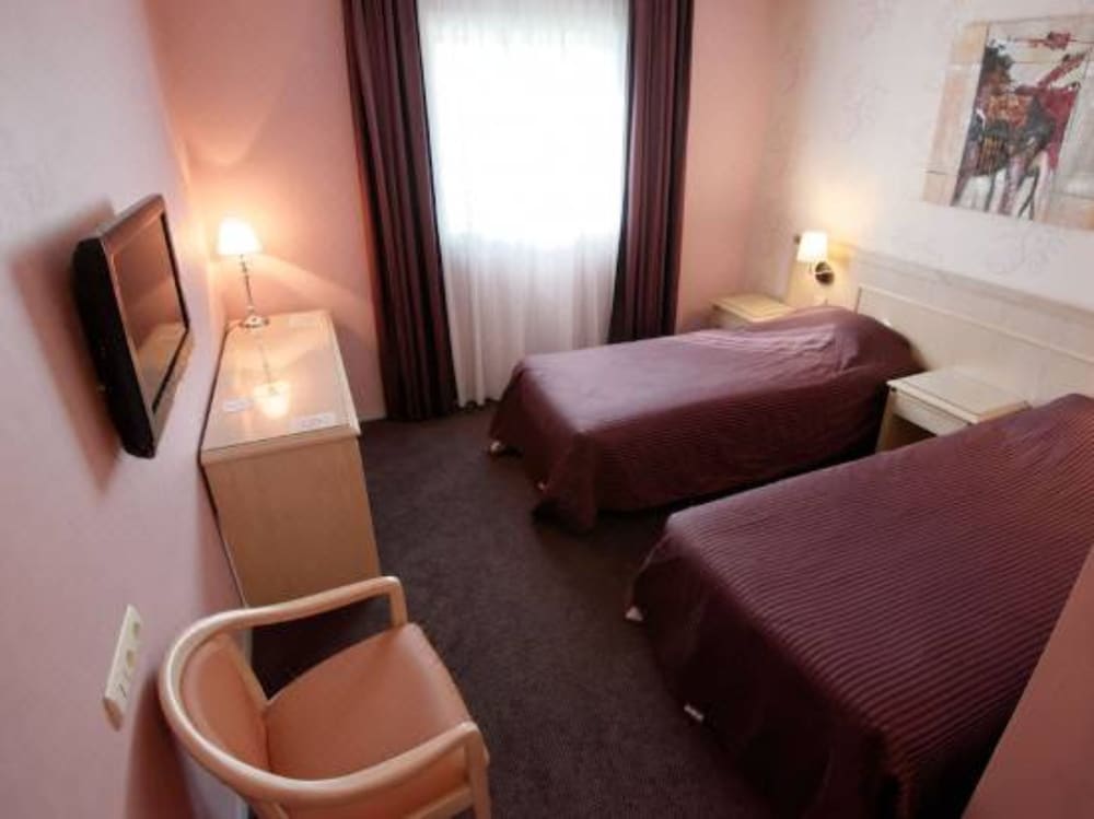 Standard Twin Room photo 2