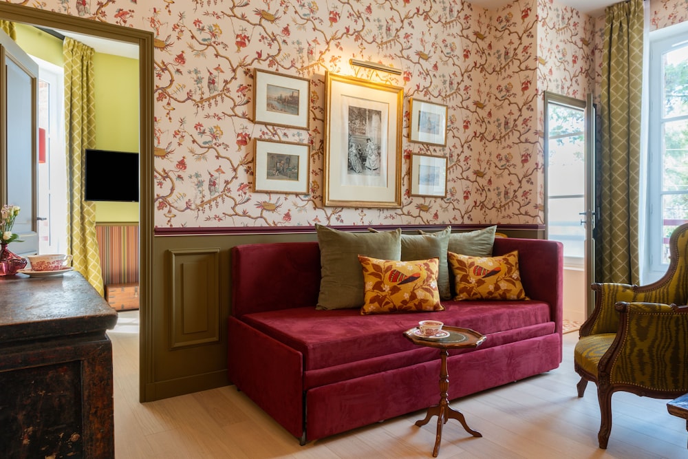 Suite, Balcony (Alphonse Daudet)