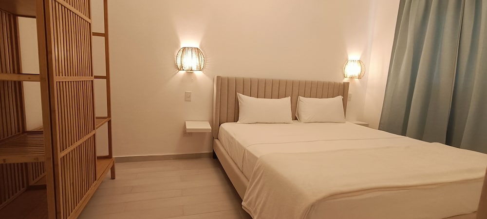 Premium Penthouse, 2 Bedrooms, Pool View