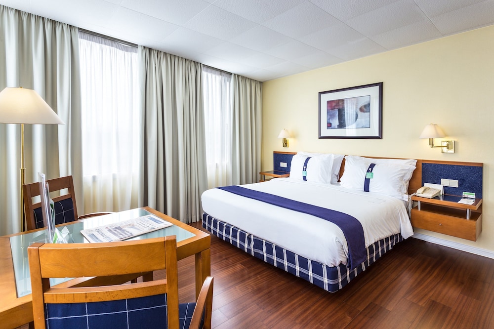 Suite, 1 King Bed - Photo 3