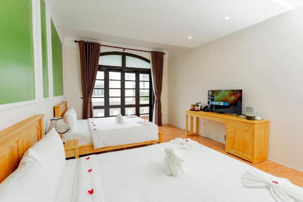 Deluxe Family Room - Photo 10