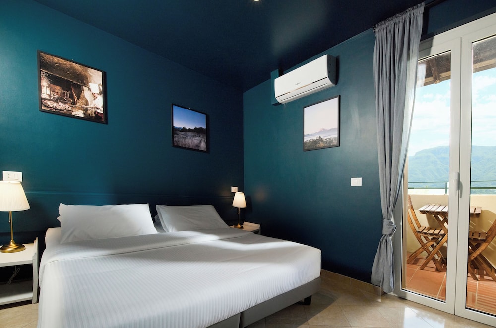 Classic Double or Twin Room, Mountain View