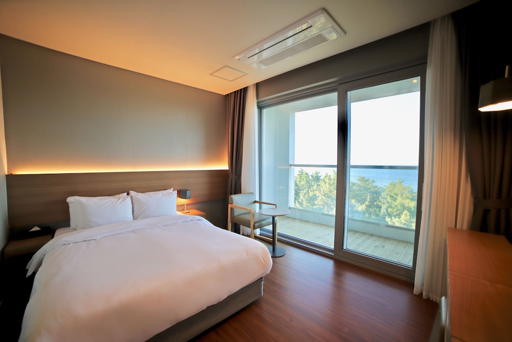 Deluxe Terrace Double Ocean photo 3