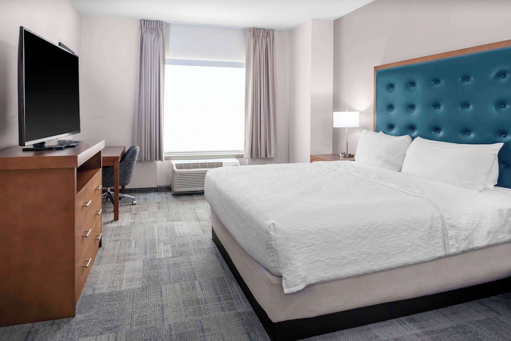 Suite, 1 King Bed, Non Smoking - Photo 1