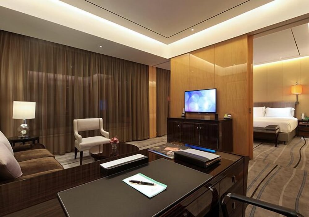 Executive King Size Bed Lake View Room