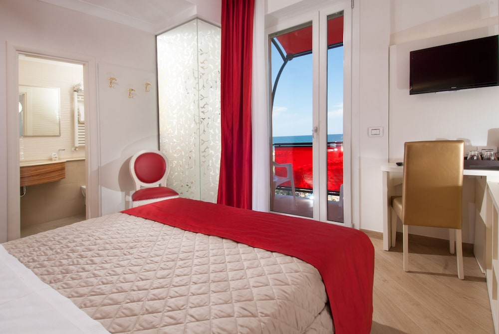 Deluxe Double Room, Sea Facing - Photo 6