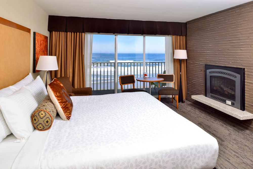 Suite, Fireplace (With Kitchen)