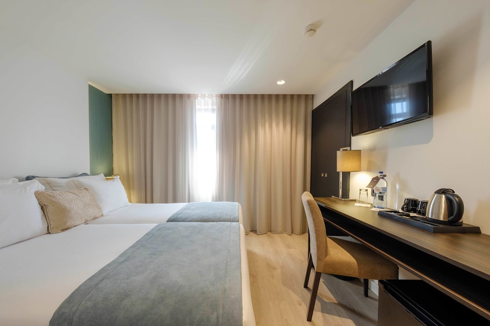 Double or Twin Room - Photo 6