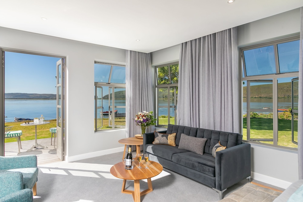 Superior Suite - Lake Facing - 7 photo 3