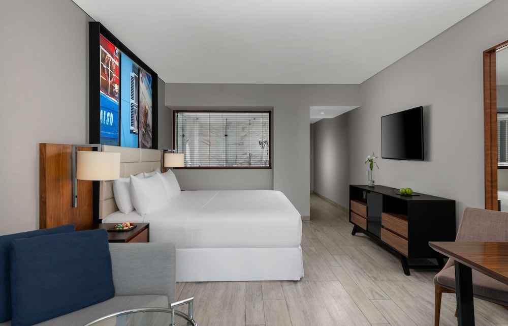 Premium Room, 1 King Bed