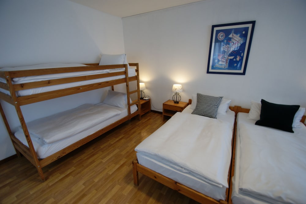 Family Room (4 Persons/ 1 double and 2 single) photo 2